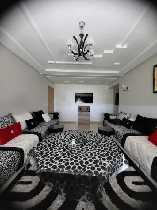 Rare Appartement De Vacances Tangier Bagian luar foto